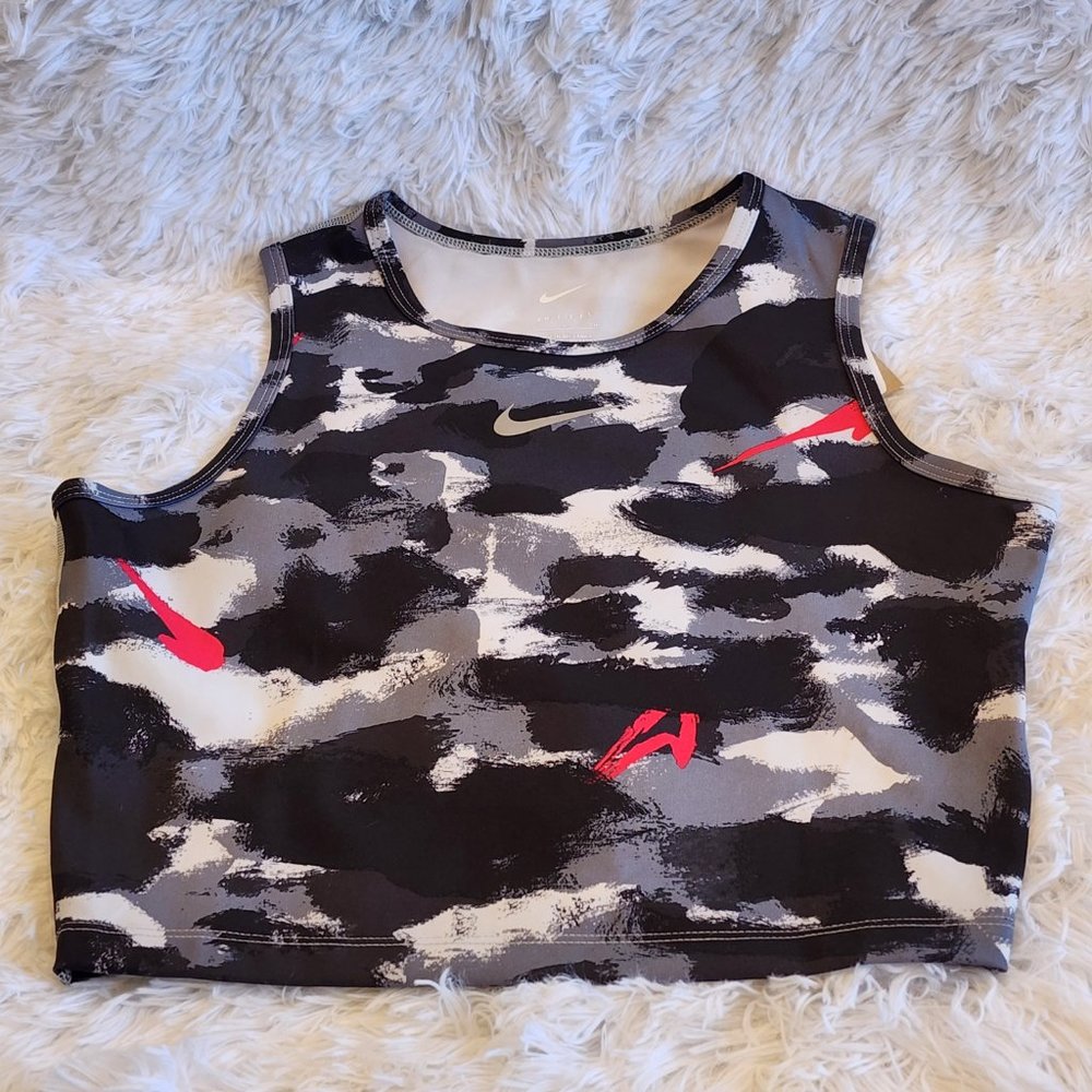 Nike Camo Cropped Sports Tank - Picture 3 of 11